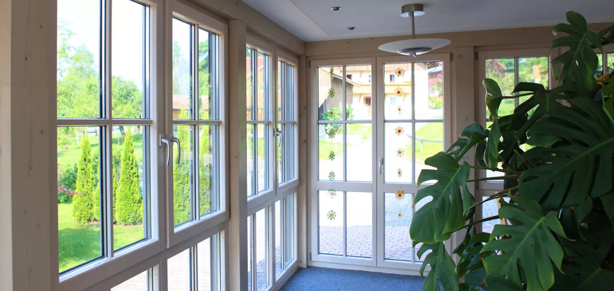 holz aluminium fenster innen mit natuerlicher holzoberflaeche
